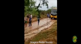 FORTE CHUVA DEIXA TRANSPORTES DE ESTUDANTES ISOLADOS, EM TUCANO.